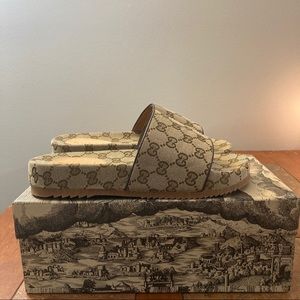 Gucci GG Canvas Slide Sandal SIZE 10